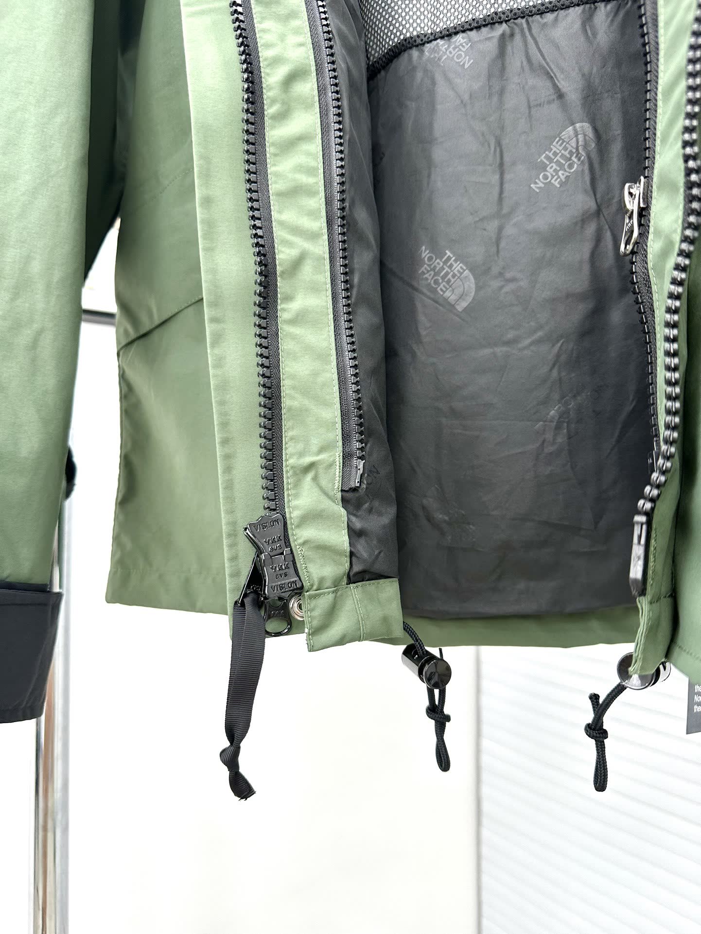 The North Face 1986 Mountain Jacket NF0A5J5N